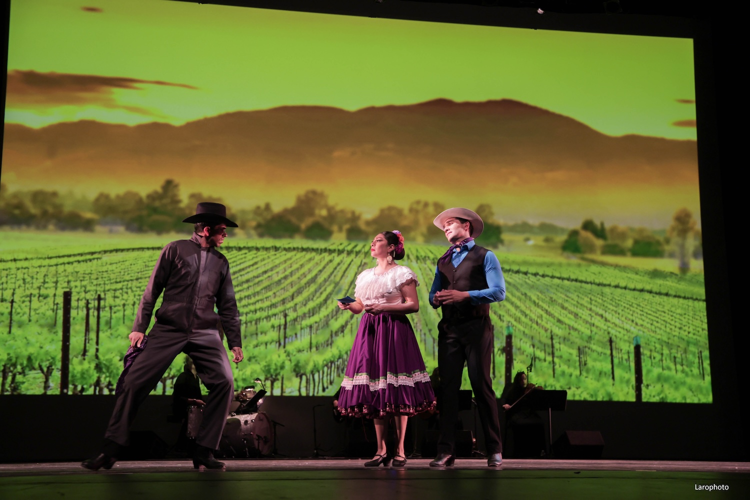 <em>Viñedos</em>, Calpulli Mexican Dance Co.