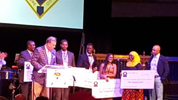 Yankees’ slugger Carlos Beltrán Aida Basse (Nursing); Perla Hidalgo Santos (Liberal Arts); Bassirimah Dembele (Civil Engineering); Moumouni Hassane (Business Management); Angel Jefferson (Business Management); and Maria Roa (Civil Engineering).